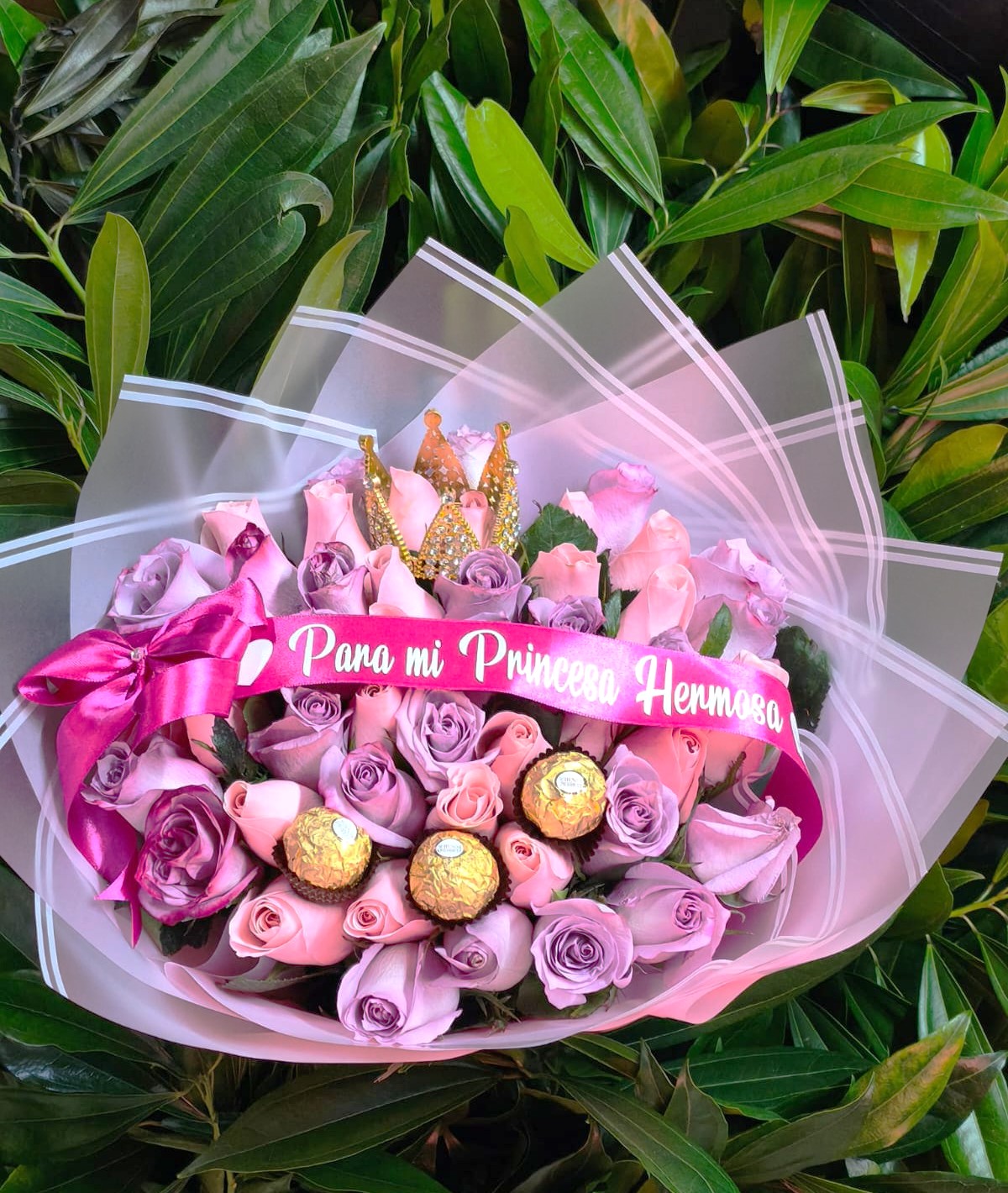 Ramo de rosas y detalles especiales - CaliFloral